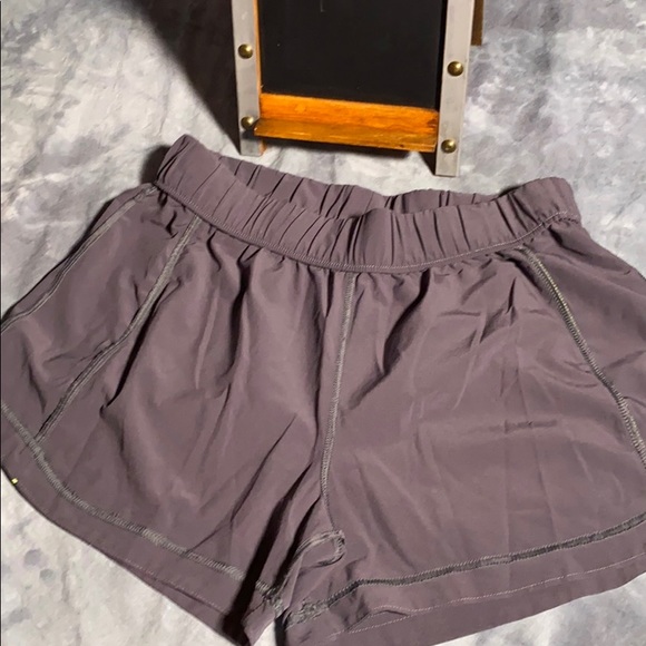 💚 3 for $15 💚 - Under Armour Semi Fitted Heat Gear Shorts size Small - Picture 13 of 16